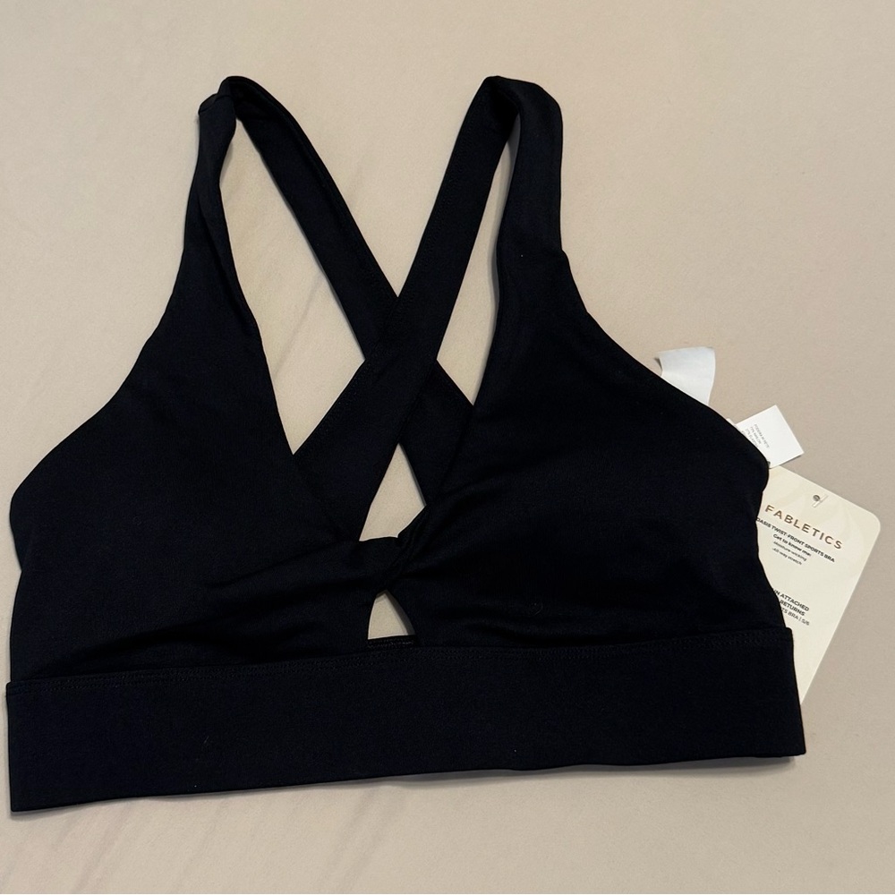 Fabletics Oasis Twist Front Sports Bra